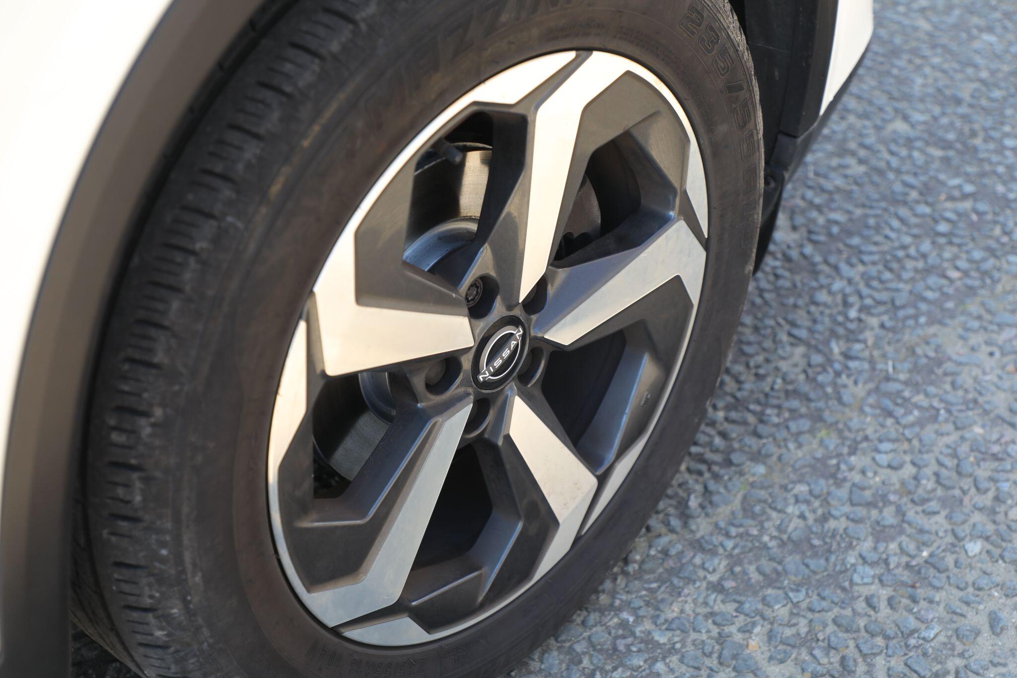 Large vehicle image